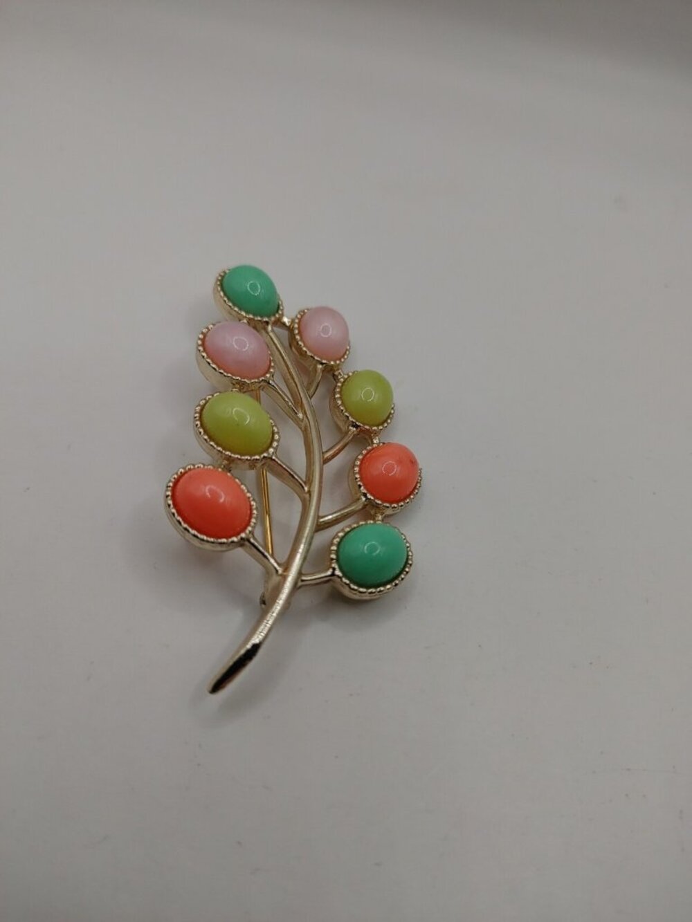 VTG BROOCH/PIN Signed Sarah Coventry Leaf  Multi Colored Cabochons Mid Century